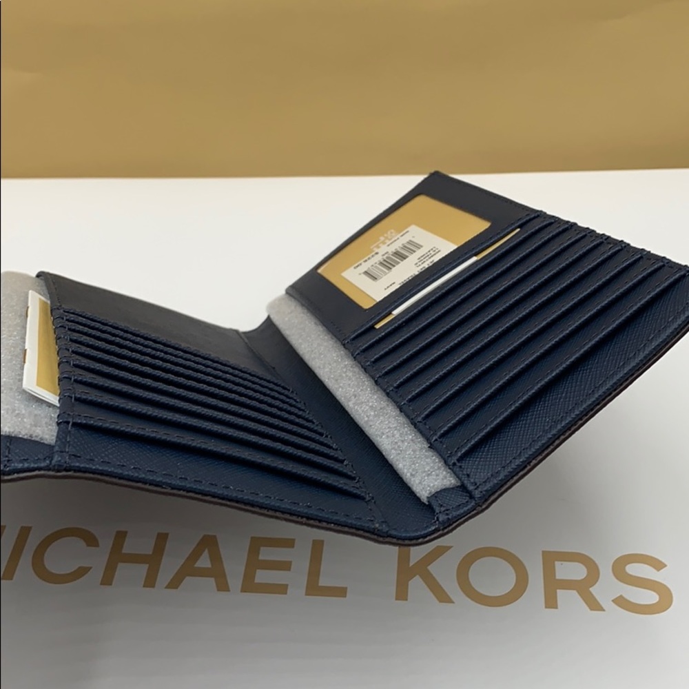 Michael Kors Jet Set Travel Lg Trifold Wallet - Picture 7 of 16